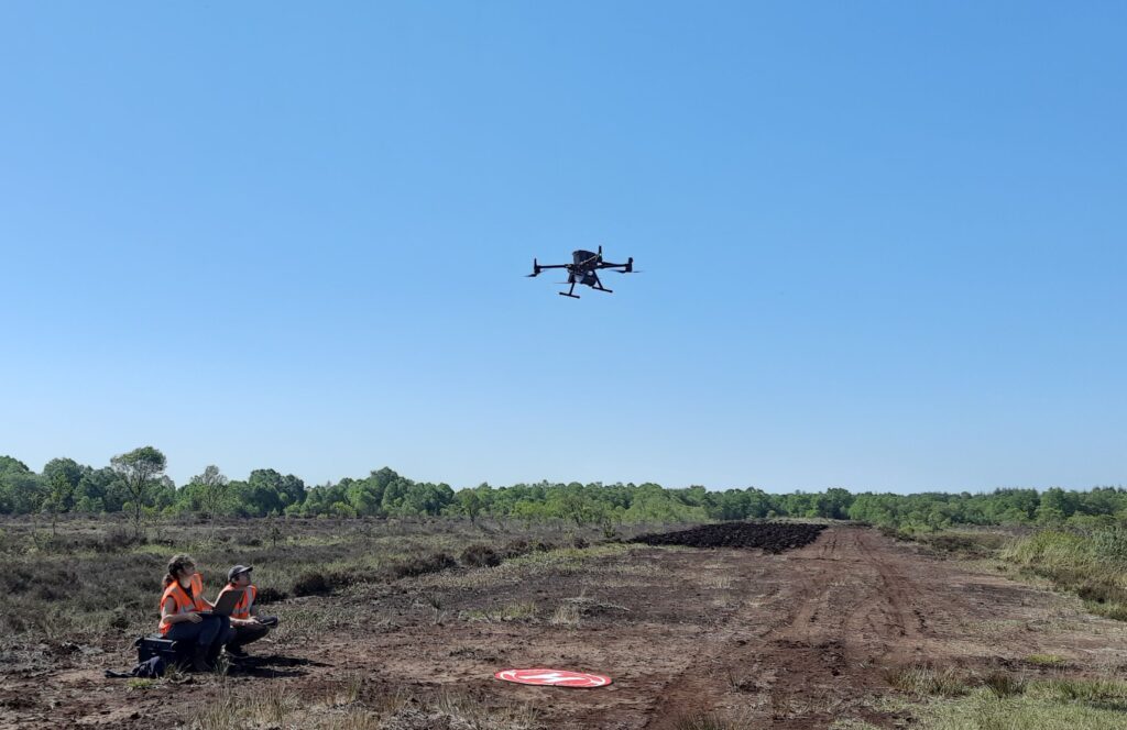De Matrice stijgt op om radiometrische data te gaan verzamelen.